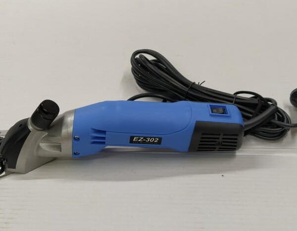 ΚΟΥΡΕΥΤΙΚΗ ΜΗΧΑΝΗ ΑΙΓΟΠΡΟΒΑΤΩΝ 500w ΜΠΛΕ ΕΠΑΓΓΕΛΜΑΤΙΚΗ Ez 302